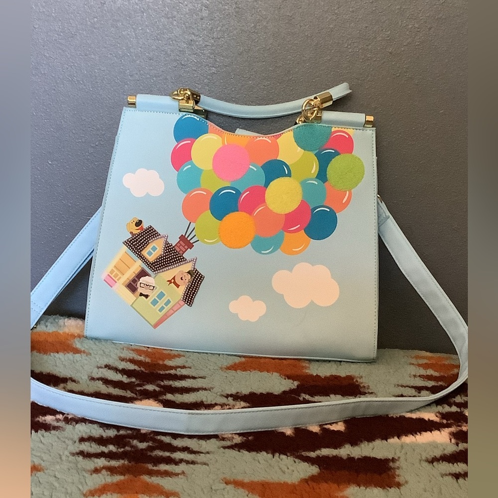 Lounge Fly “Up Purse”